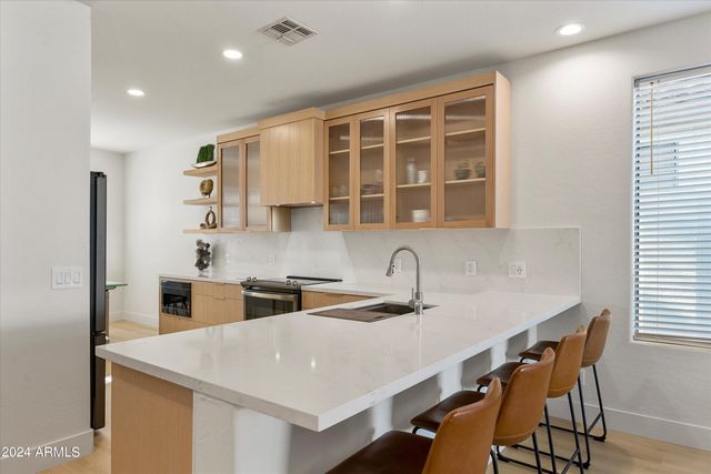 1084 E SUSAN Lane, Tempe, AZ 85288