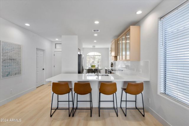 1084 E SUSAN Lane, Tempe, AZ 85288