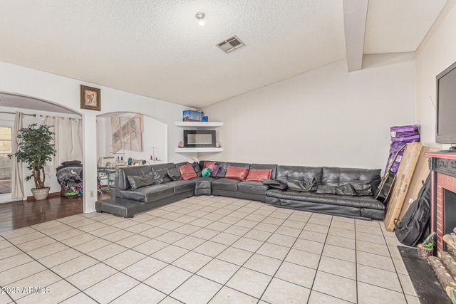 6718 W CATALINA Drive, Phoenix, AZ 85033