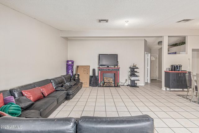 6718 W CATALINA Drive, Phoenix, AZ 85033