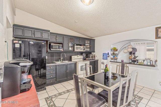 6718 W CATALINA Drive, Phoenix, AZ 85033