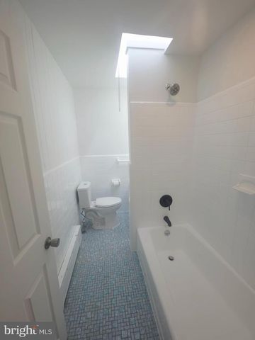 154 N CAROL BLVD, Upper Darby, PA 19082