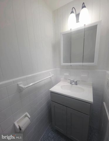 154 N CAROL BLVD, Upper Darby, PA 19082