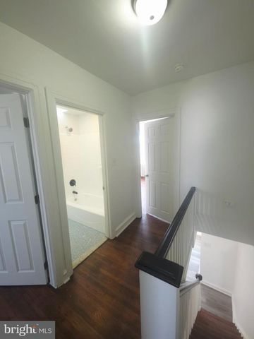 154 N CAROL BLVD, Upper Darby, PA 19082