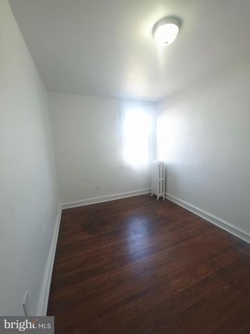 154 N CAROL BLVD, Upper Darby, PA 19082