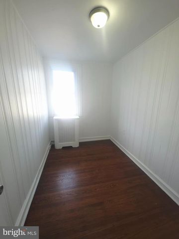 154 N CAROL BLVD, Upper Darby, PA 19082