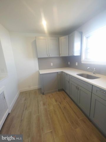 154 N CAROL BLVD, Upper Darby, PA 19082