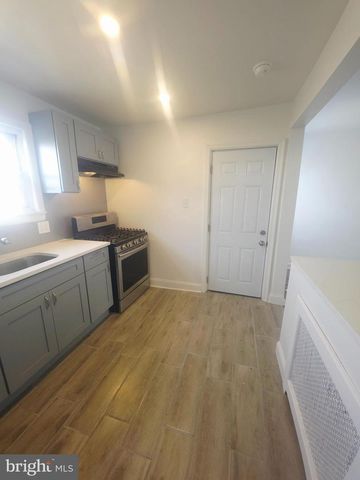 154 N CAROL BLVD, Upper Darby, PA 19082