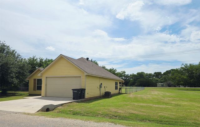 5402 Arrowhead Drive, Granbury, TX 76048