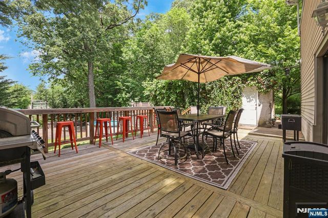 26 Maple Road, Ringwood, NJ 07456