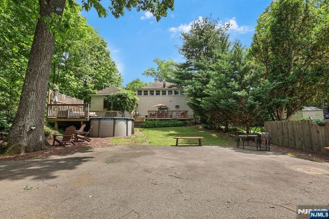 26 Maple Road, Ringwood, NJ 07456