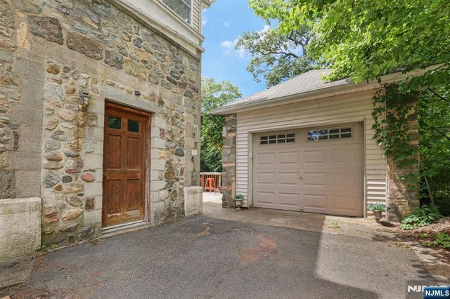 26 Maple Road, Ringwood, NJ 07456