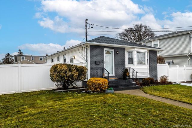 153 N Queens Avenue, Massapequa, NY 11758
