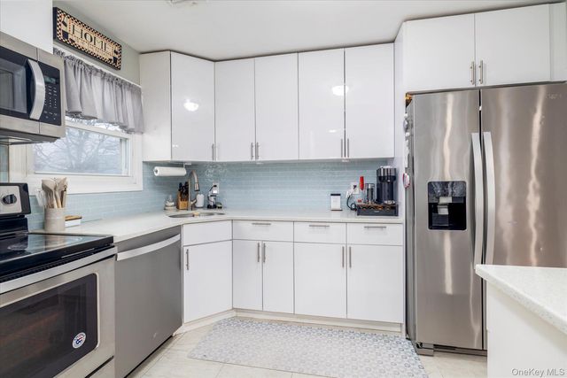 153 N Queens Avenue, Massapequa, NY 11758