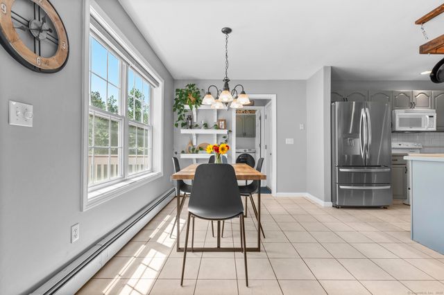 10 Silano Drive, Oxford, CT 06478