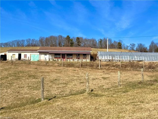 8621 Austin Traphill Road, Traphill, NC 28685