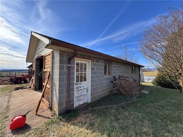 8621 Austin Traphill Road, Traphill, NC 28685