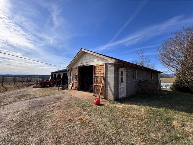 8621 Austin Traphill Road, Traphill, NC 28685
