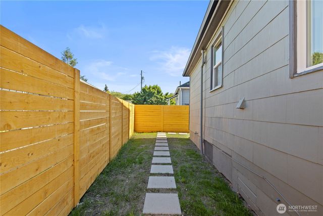 719 S Sprague Avenue, Tacoma, WA 98405