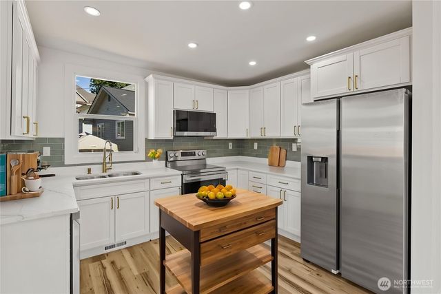 719 S Sprague Avenue, Tacoma, WA 98405