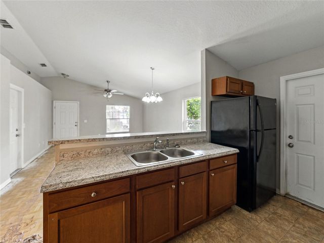 829 N LAKE AVENUE, Lakeland, FL 33801