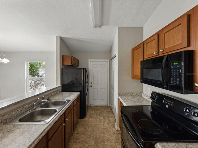 829 N LAKE AVENUE, Lakeland, FL 33801