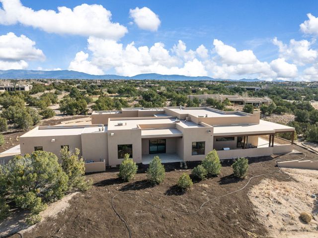19 Summer Storm Circle, Santa Fe, NM 87506
