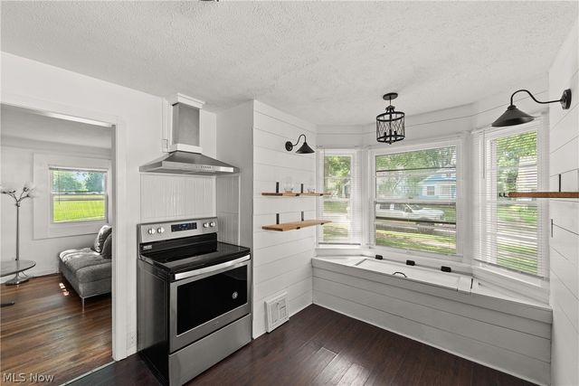 14404 Broxton Avenue, Cleveland, OH 44111