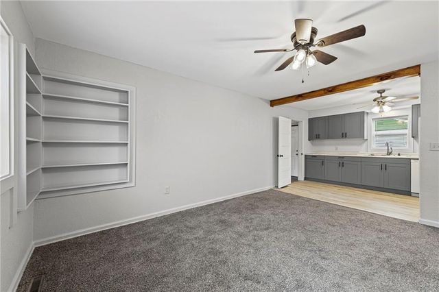 912 VEST Drive, Warrensburg, MO 64093