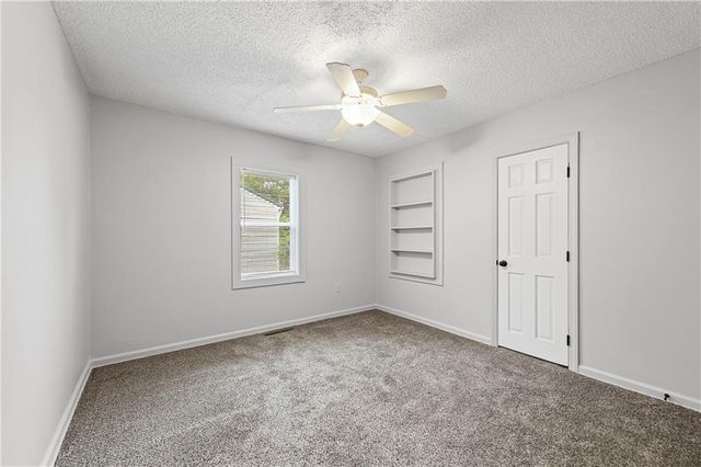 912 VEST Drive, Warrensburg, MO 64093