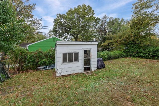 912 VEST Drive, Warrensburg, MO 64093