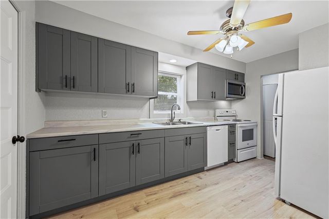 912 VEST Drive, Warrensburg, MO 64093