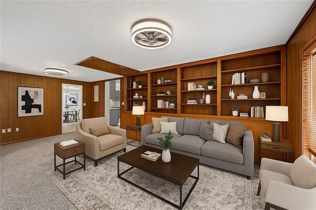 912 VEST Drive, Warrensburg, MO 64093