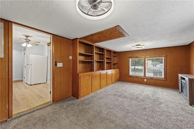 912 VEST Drive, Warrensburg, MO 64093