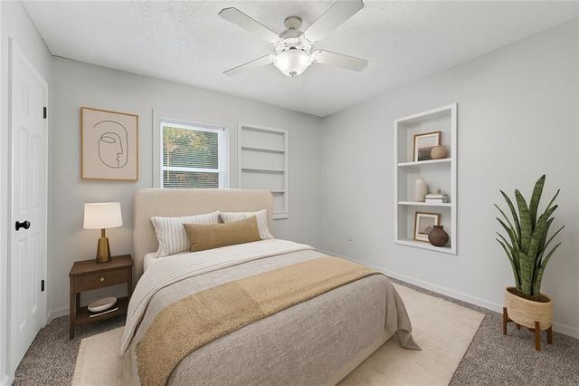 912 VEST Drive, Warrensburg, MO 64093