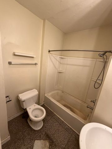 6 Merry Street, Bedford, NH 03110