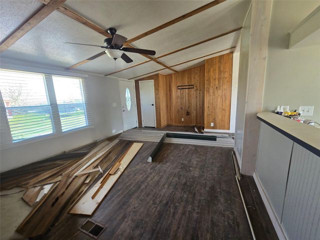 4254 Fm 180, Ledbetter, TX 78946