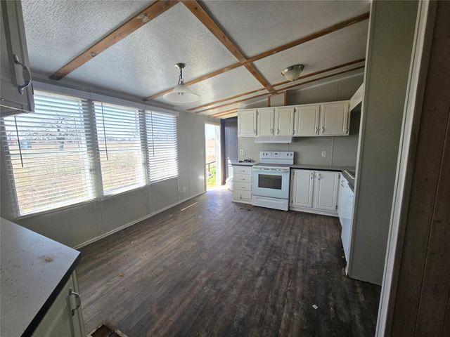 4254 Fm 180, Ledbetter, TX 78946