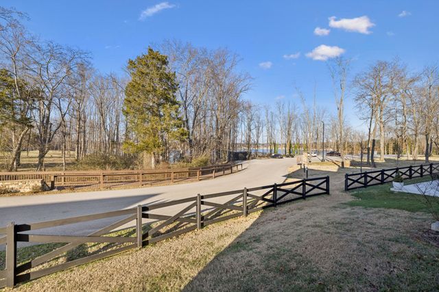 11 Hammock Dr, Winchester, TN 37398