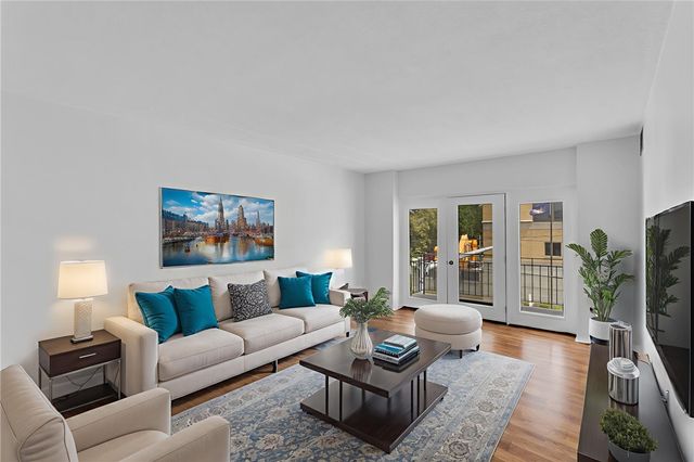 520 Washington Road 301, Mt Lebanon, PA 15228