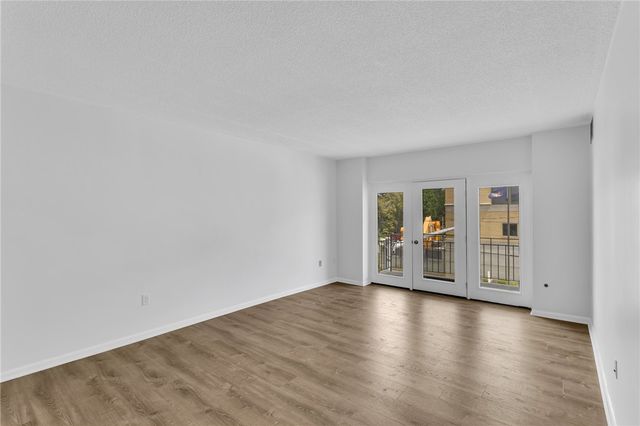 520 Washington Road 301, Mt Lebanon, PA 15228