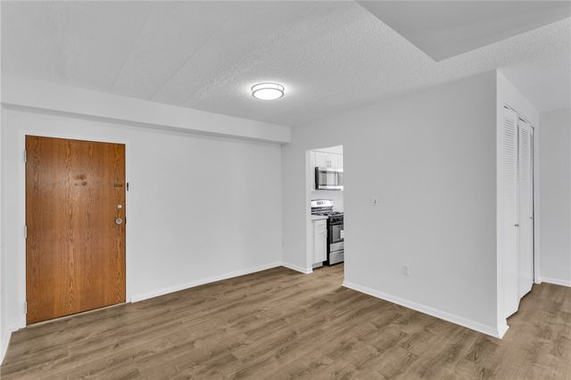 520 Washington Road 301, Mt Lebanon, PA 15228