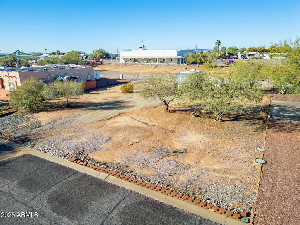 Image 13 of property listing at 30654 SUN RIDER Way 101, Congress, AZ 85332