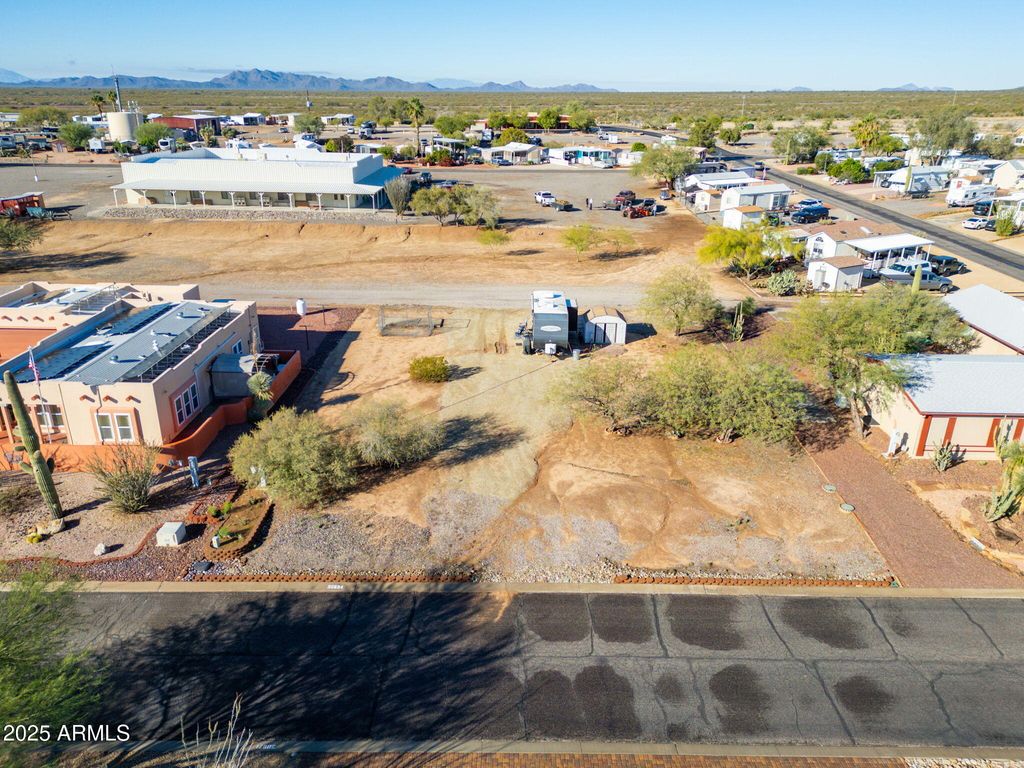 Image 14 of property listing at 30654 SUN RIDER Way 101, Congress, AZ 85332