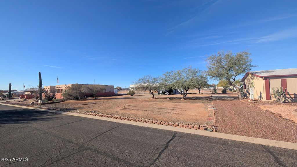 Image 3 of property listing at 30654 SUN RIDER Way 101, Congress, AZ 85332
