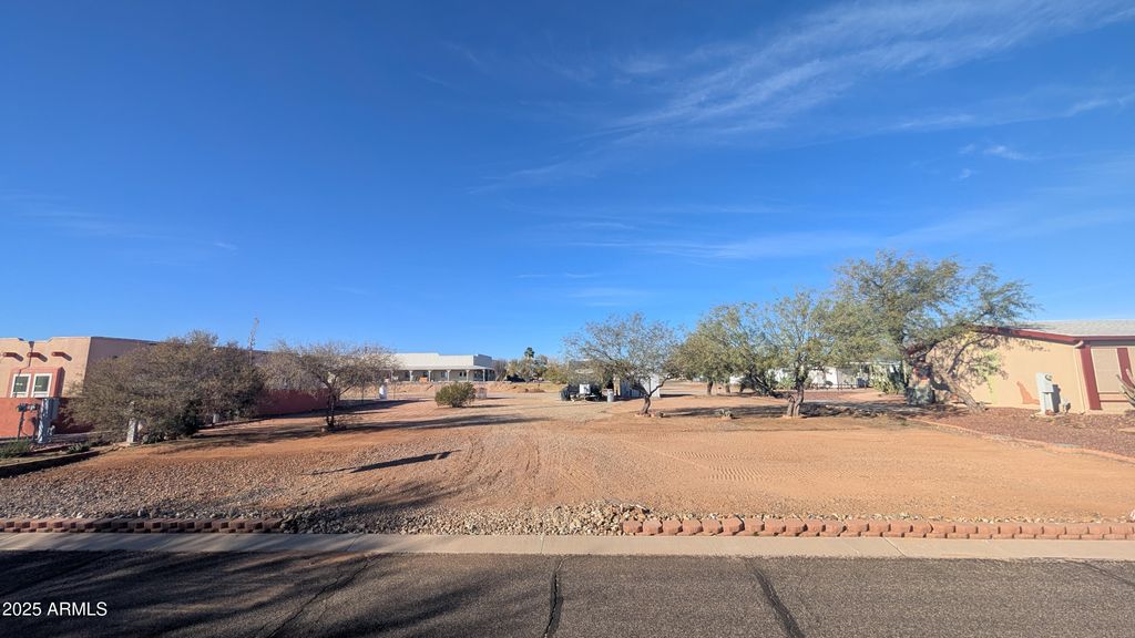 Image 4 of property listing at 30654 SUN RIDER Way 101, Congress, AZ 85332