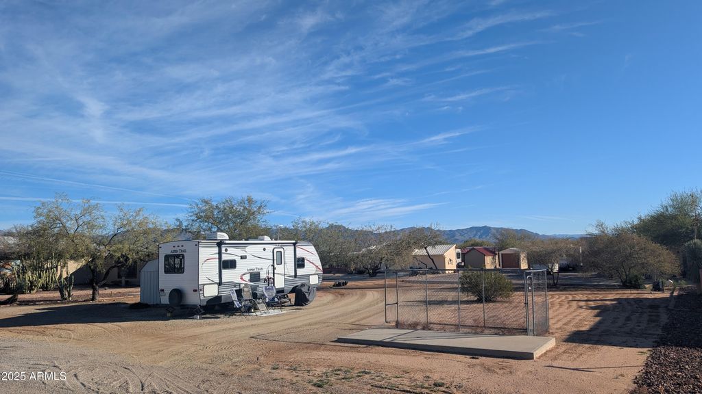 Image 6 of property listing at 30654 SUN RIDER Way 101, Congress, AZ 85332