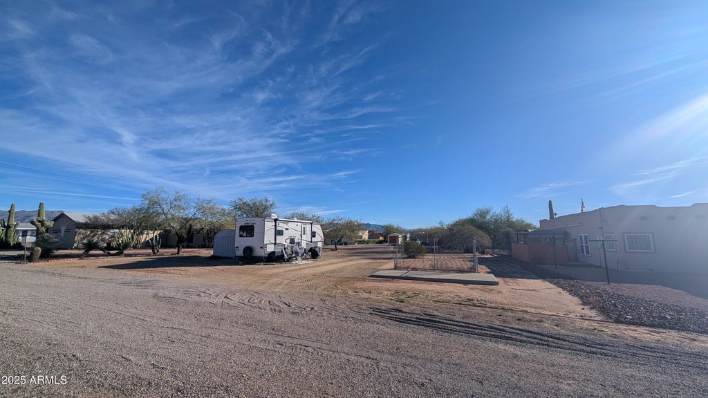 Image 7 of property listing at 30654 SUN RIDER Way 101, Congress, AZ 85332