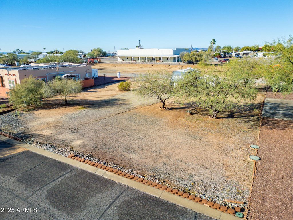 Image 9 of property listing at 30654 SUN RIDER Way 101, Congress, AZ 85332