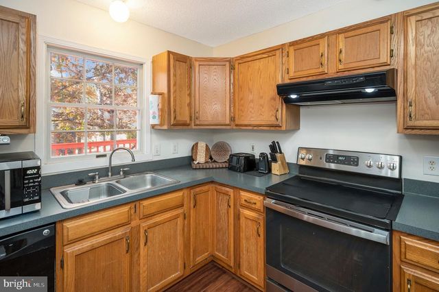 205 FAIRFAX LN, Locust Grove, VA 22508